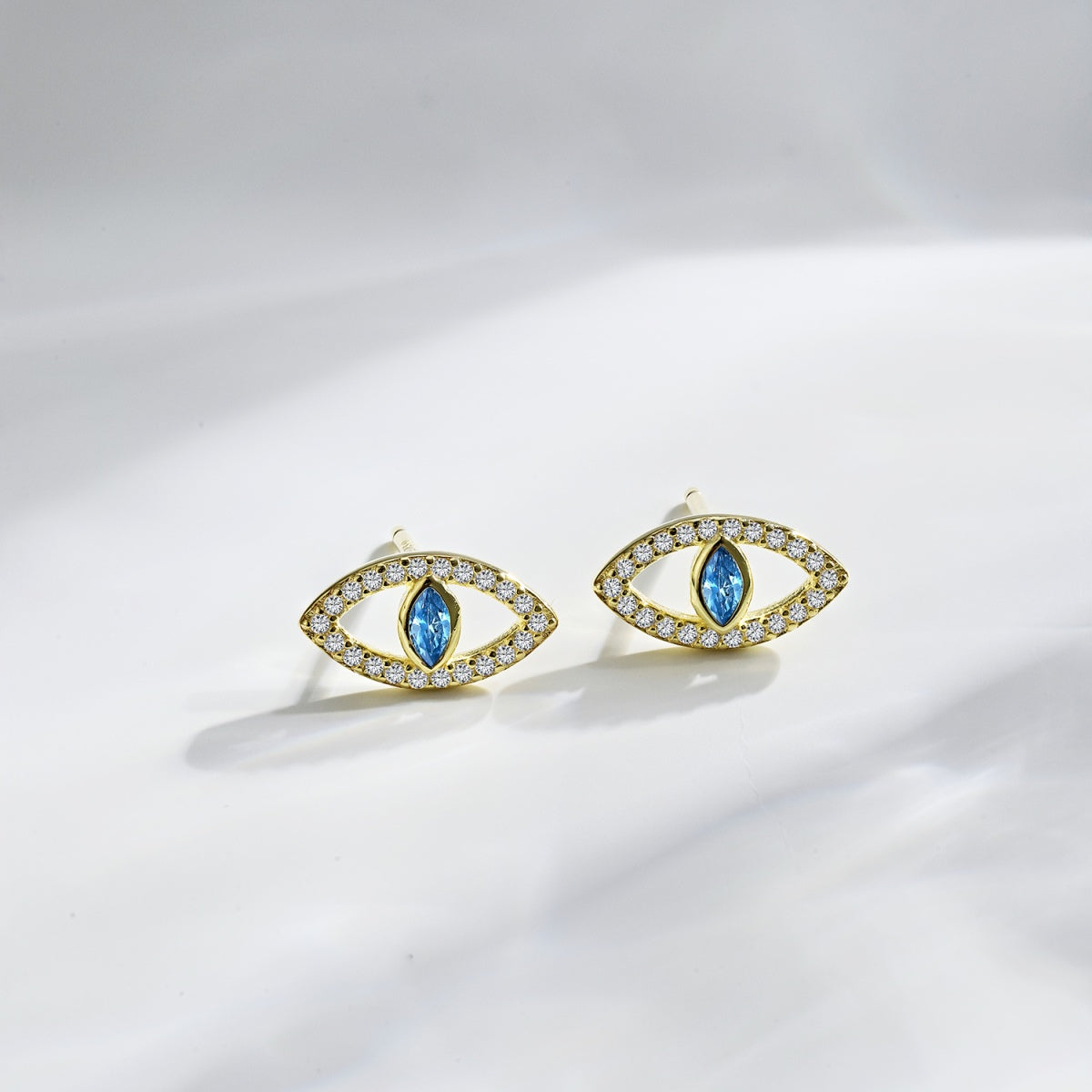 [Rose Tomorrow]Blue Devil Eyes Hollow Stud Earrings