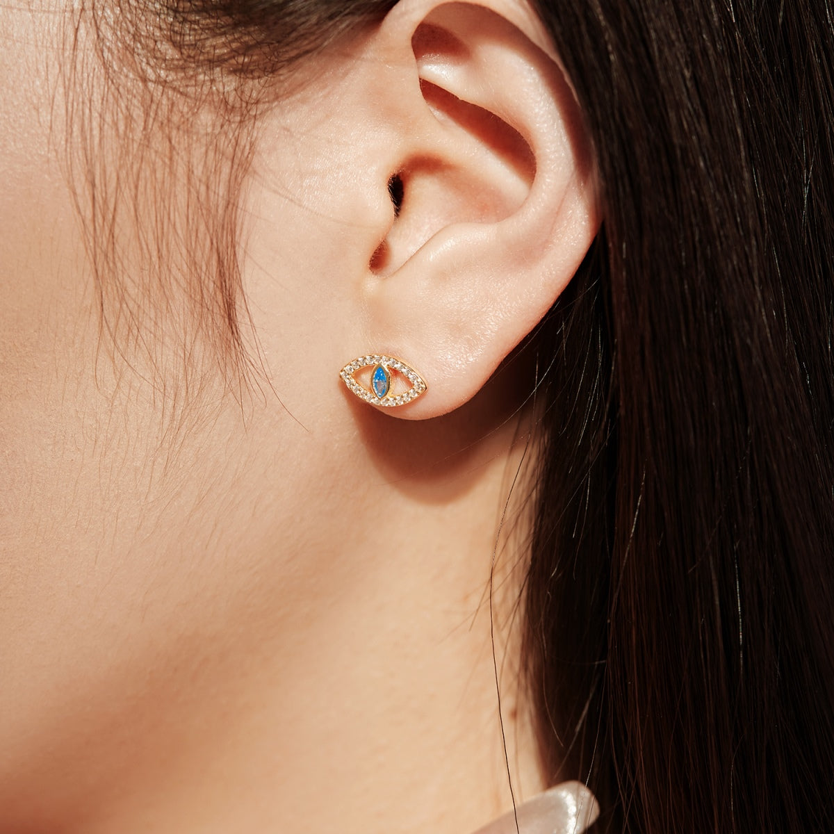 [Rose Tomorrow]Blue Devil Eyes Hollow Stud Earrings