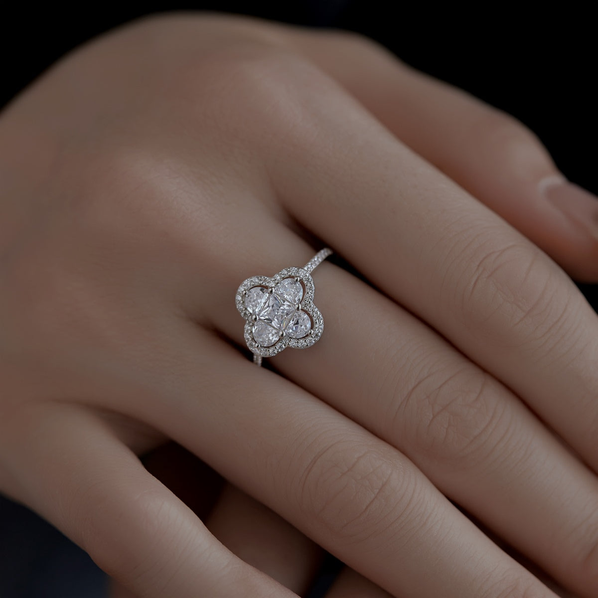 [Rose Tomorrow]Luxurious Eternity Flower Shape Banquet Ring