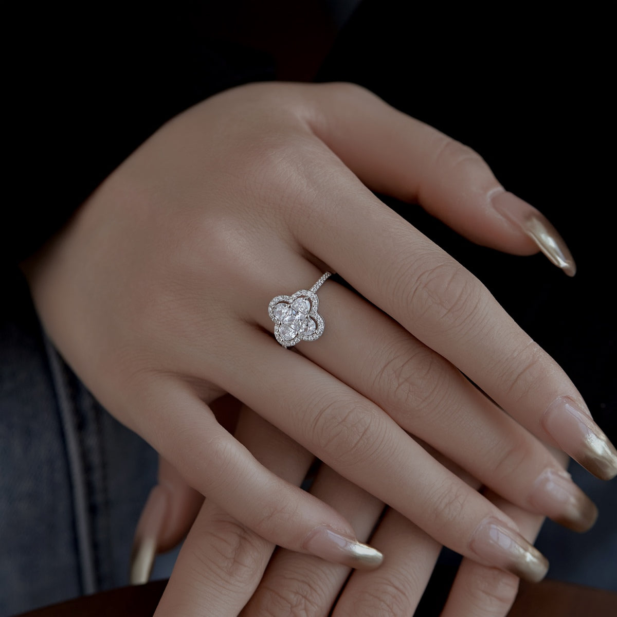 [Rose Tomorrow]Luxurious Eternity Flower Shape Banquet Ring